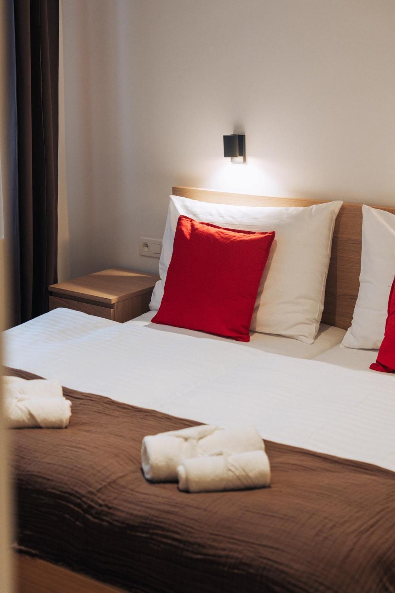 Hviezdoslavova Apartments, Trnava Centre, Parking Available Bagian luar foto