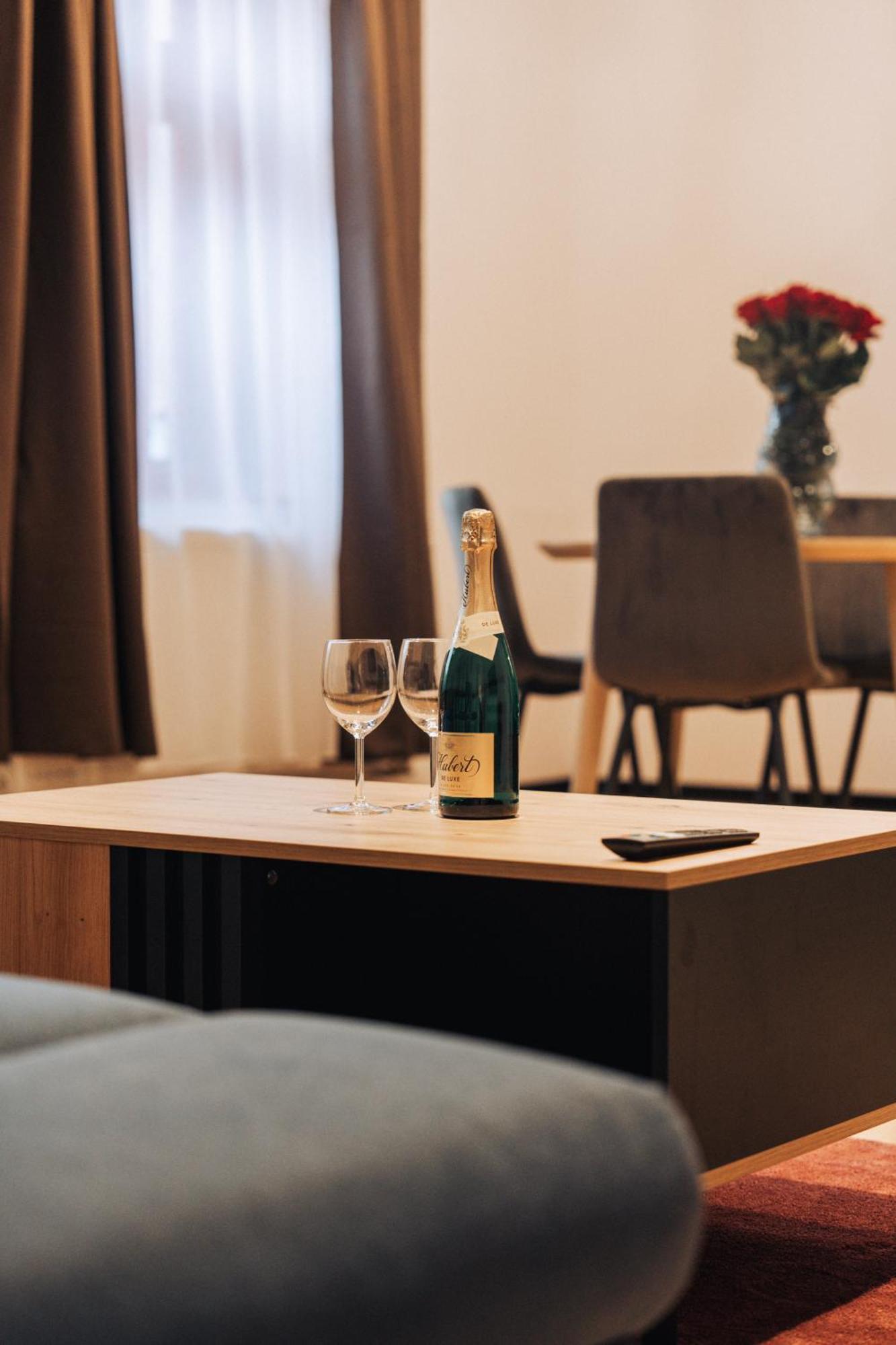Hviezdoslavova Apartments, Trnava Centre, Parking Available Bagian luar foto
